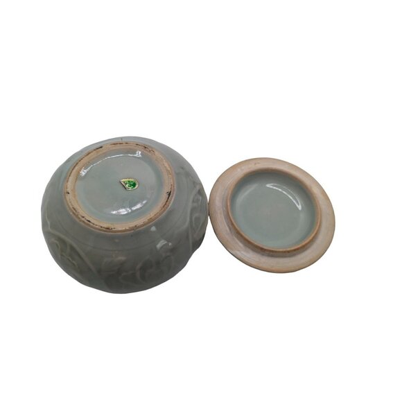 Vintage Handmade Celadon Tureen Covered Serving Bowl Dimensional - Picture 14 of 16